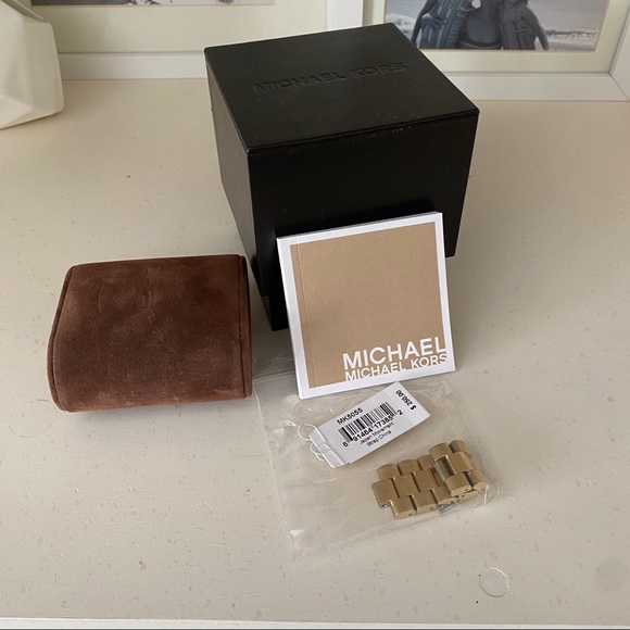 Michael Kors MK5055 Runway Chronograph Gold Watch - Picture 6 of 12
